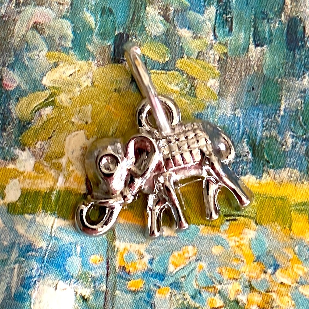 5/$10❤️❤️❤️NEW Tibetan Silver Trunks Up Elephant Charm